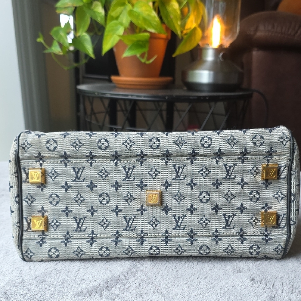 Louis Vuitton Canvas Mongram Hand Bag - Picture 5 of 14